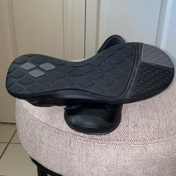 Clark Privo slip on shoes in size 9.5 all black sneakers walking shoes - Picture 3 of 5